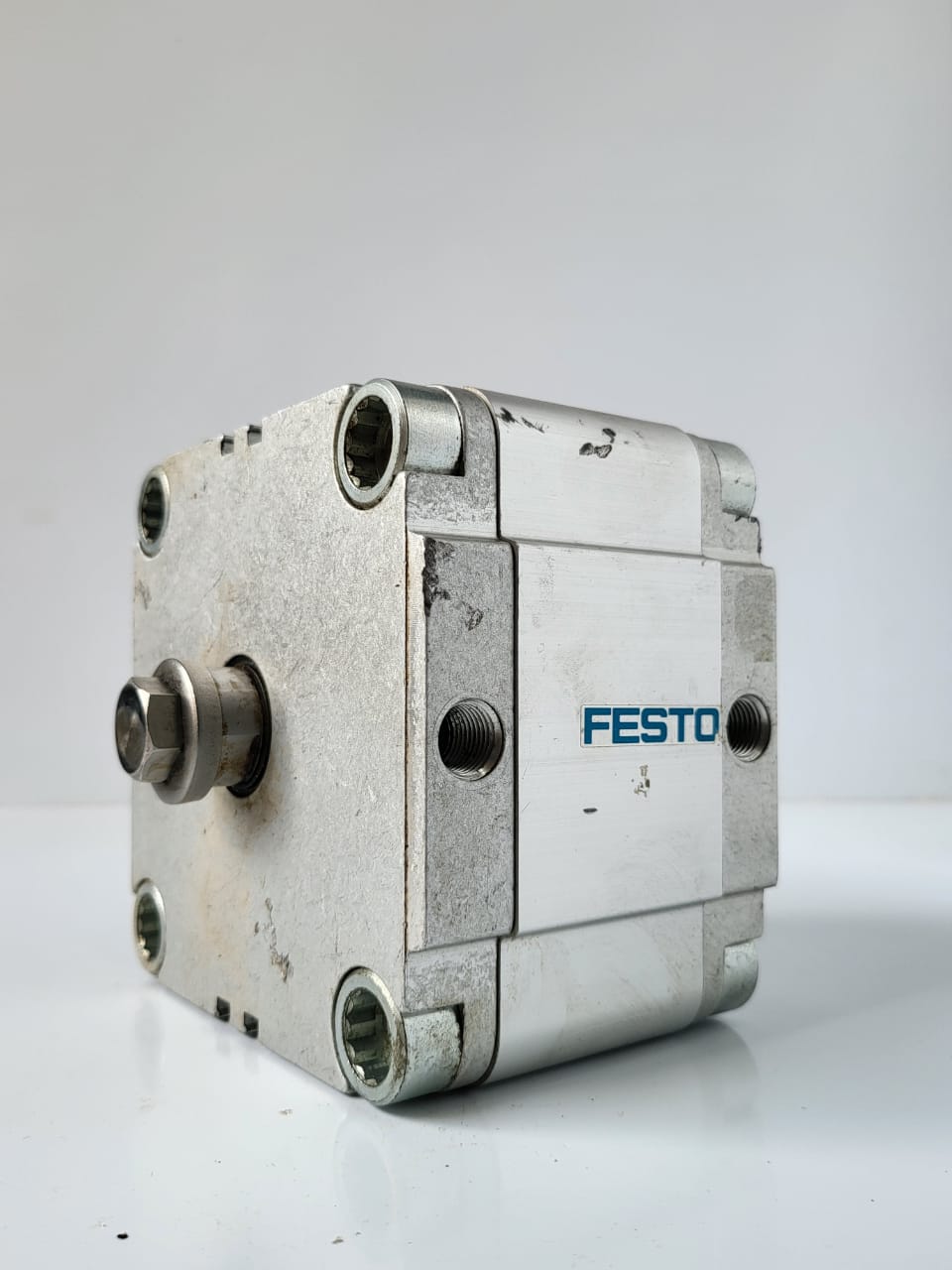 بستم فيستو ADVU-100-25-P-A FESTO