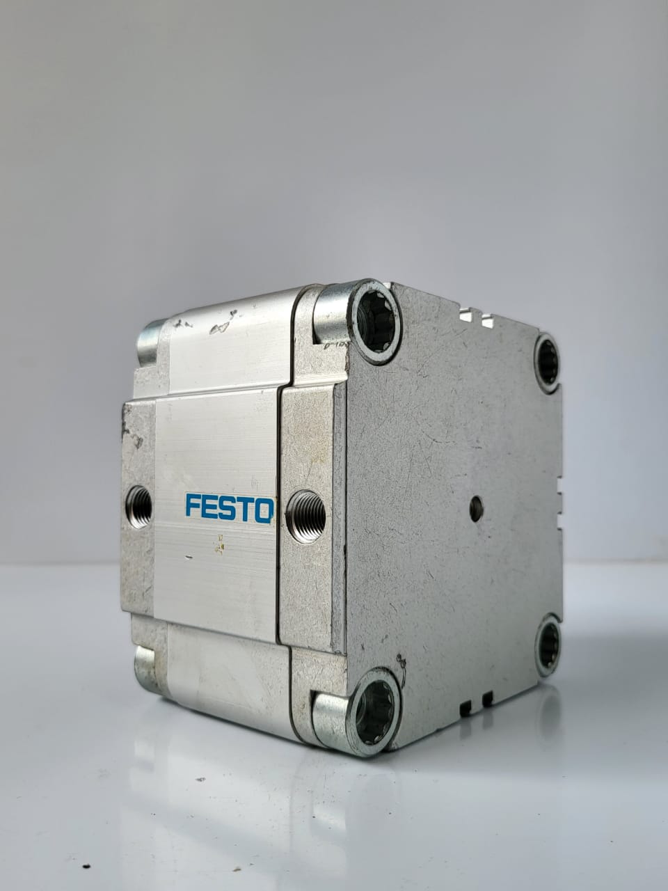 بستم فيستو ADVU-100-25-P-A FESTO